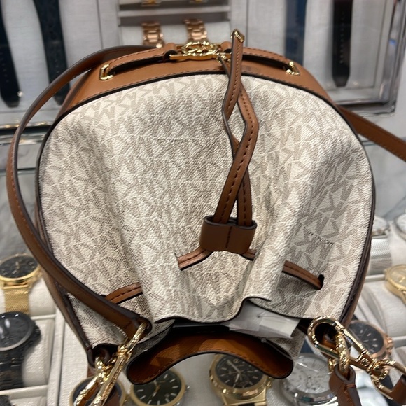 Michael Kors Reed Medium Belted Bucket Messenger Crossbody Handbag Vanilla MK - Picture 9 of 16